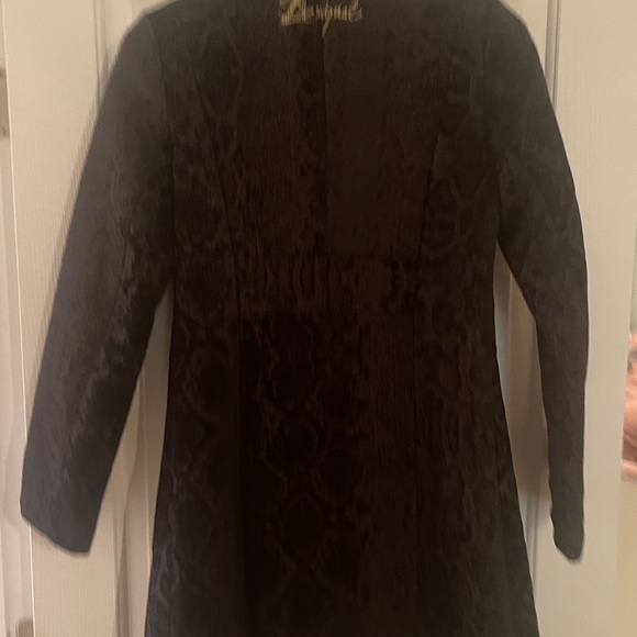 Coat - Picture 2 of 9